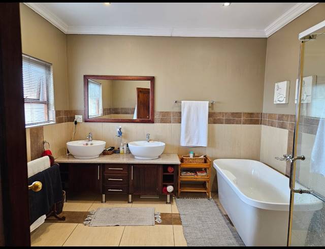4 BEDROOM HOUSE FOR SALE IN VANDERBIJLPARK SW 5